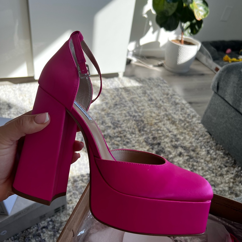 Steve Madden pink pumps